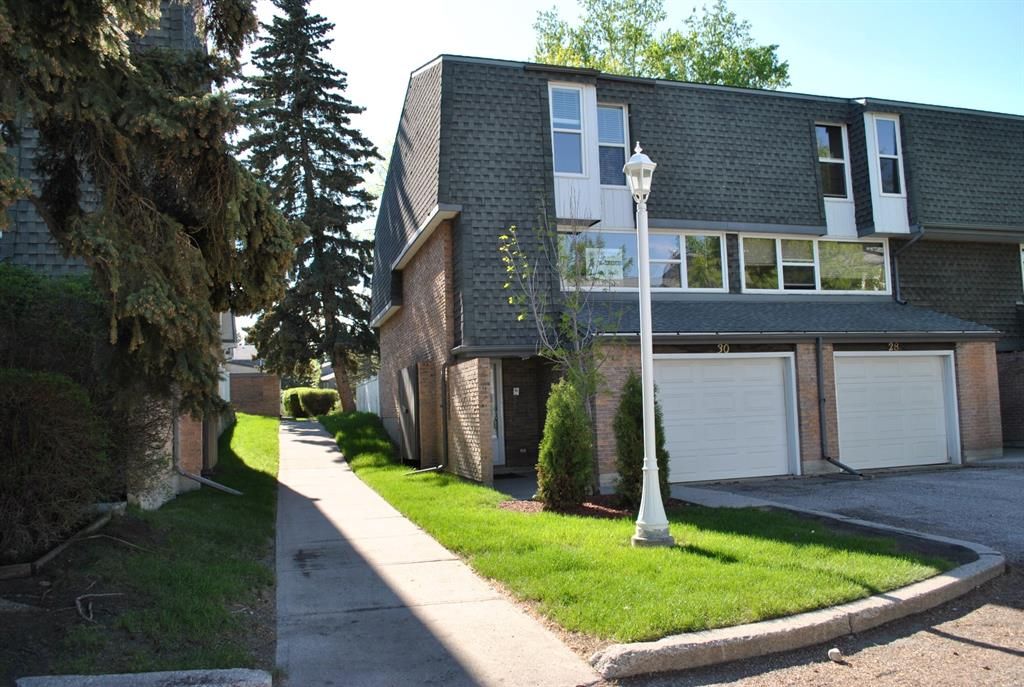 New property listed in Braeside, Calgary